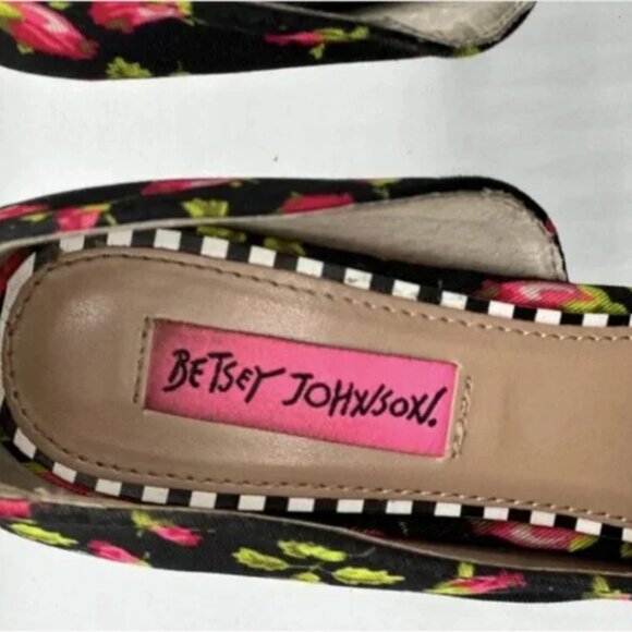Betsey Johnson Hallye Floral Stiletto Heels with Poms Size 6.5 - Picture 7 of 12